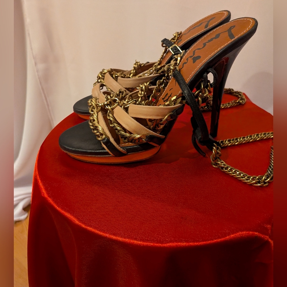 Lavin Elegant Chain-Embellished Black and Gold Heels